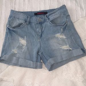Woman’s Jean shorts light blue wash